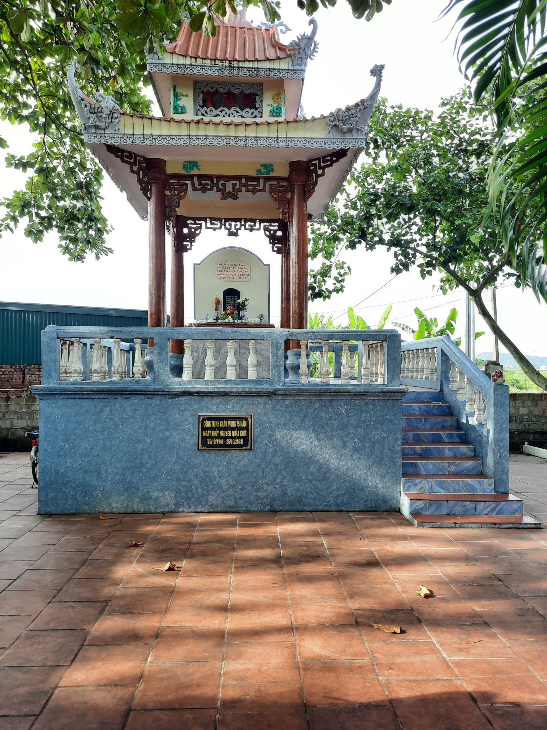 DI TÍCH BIA CHỢ ĐÔNG, XÃ LÂM ĐỘNG, HUYỆN THUỶ NGUYÊN